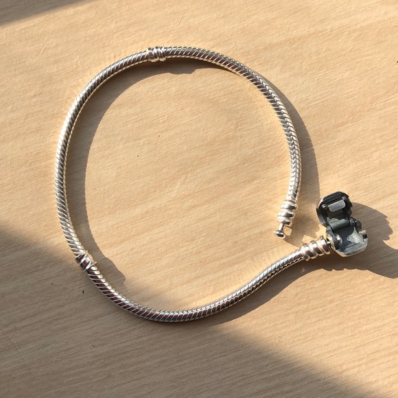 💯 % Authentic Pandora bracelet